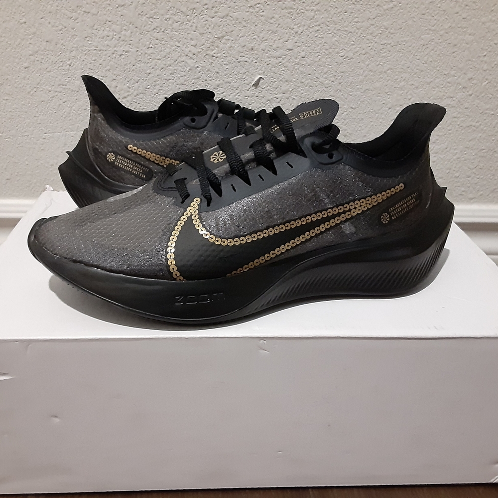 Nike - Picture 1 of 4